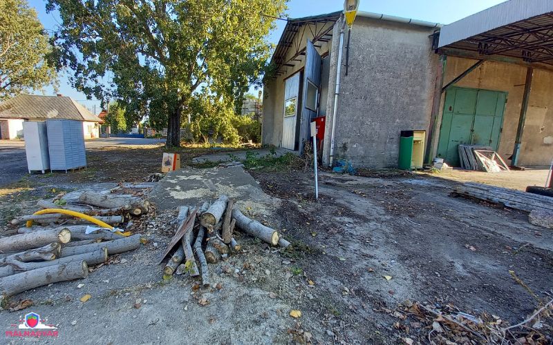 Életképek rendrakása előtti állapotokról - csarnok rendrakás